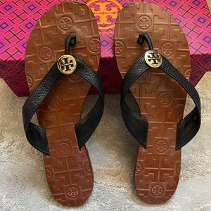 Tory Burch Black Leather Gold Emblem Thora Thong Sandals Size 9 Box Included
